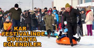 KAR FESTİVALİNDE RENKLİ GÖRÜNTÜLER