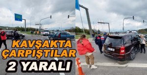 KAVŞAKTA ÇARPIŞTILAR 2 YARALI