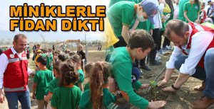 MİNİKLERLE FİDAN DİKTİ