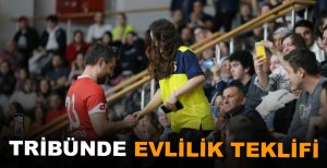 TRİBÜNDE EVLİLİK TEKLİFİ