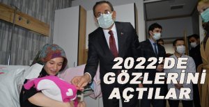 YENİ YILIN İLK BEBEKLERİNE ALTIN HEDİYE ETTİ