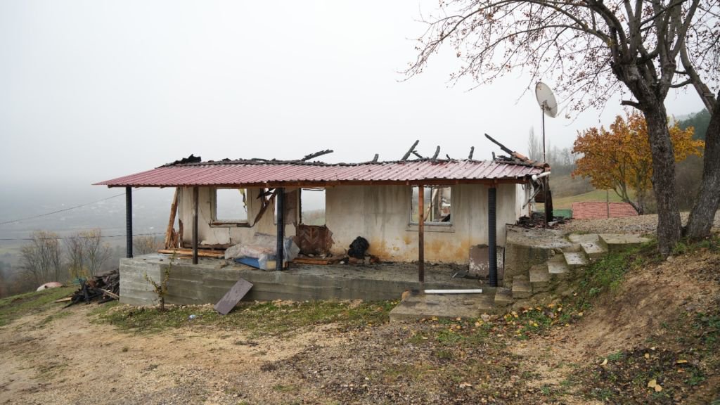 21 GÜNDE 5 YANGIN ÇIKAN KÖYDE VATANDAŞLAR TEDİRGİN