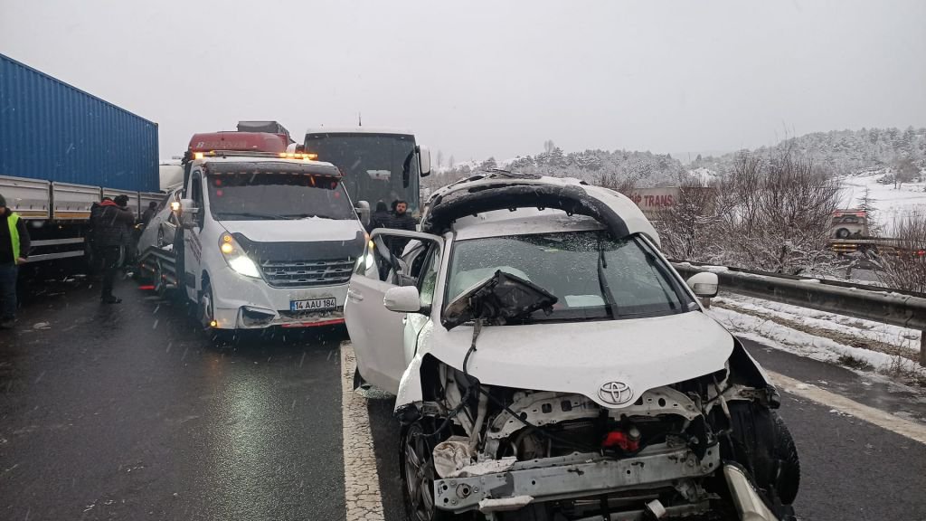 58 ARACIN KARIŞTIĞI ZİNCİRLEME TRAFİK KAZASI