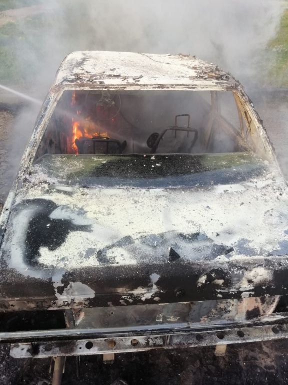 ALEVLİ SABAH... OTOMOBİL ALEV ALEV YANDI