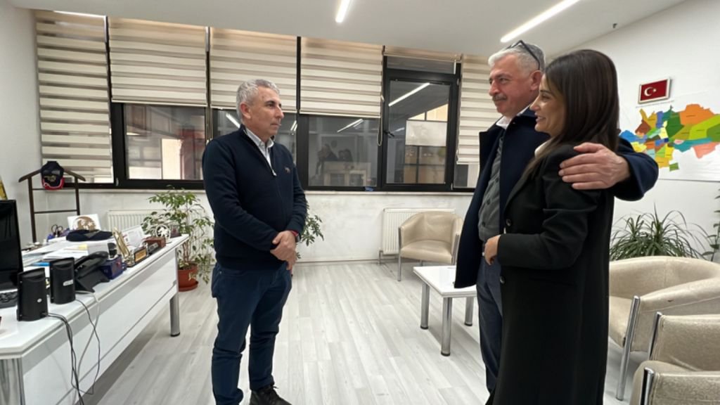 ASUMAN BAŞKAN GÖZYAŞLARIYLA VEDA ETTİ