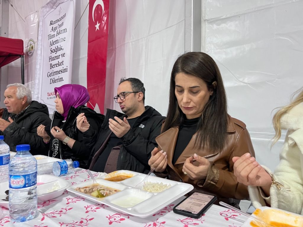 ASUMAN ŞENTÜRK TEKİN DURMAK BİLMİYOR