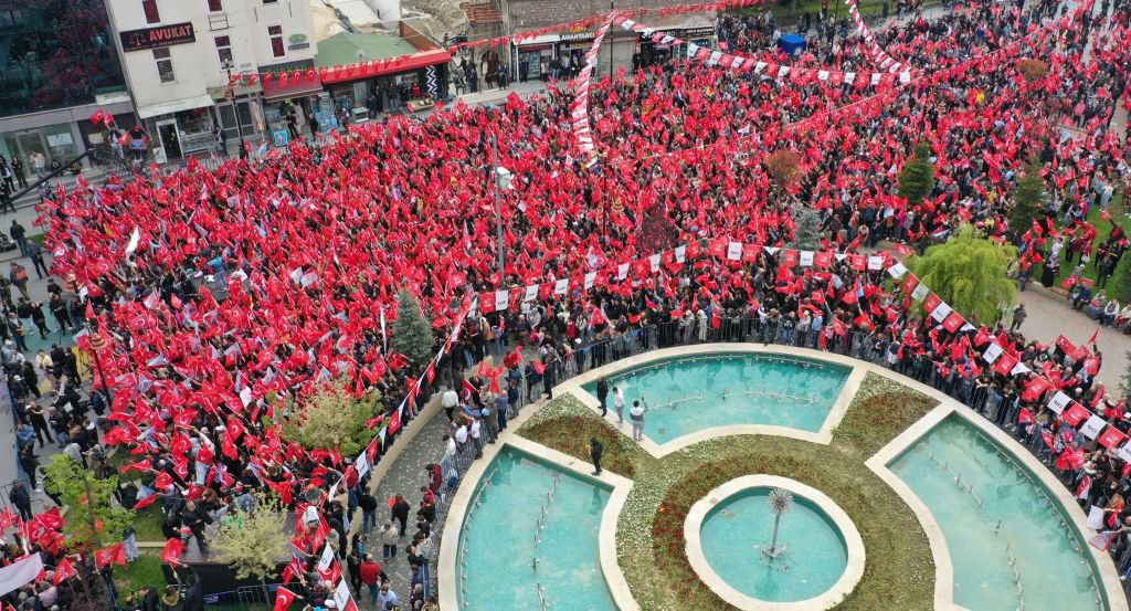 BAY KEMAL BOLU'DA VATANDAŞLARA SESLENDİ