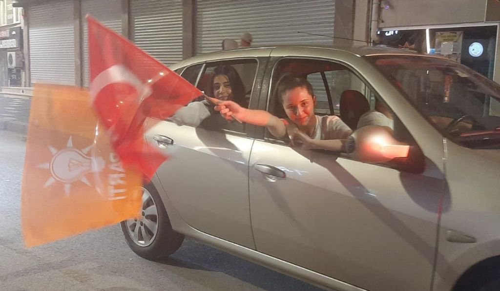 BİNLERCE BOLULU SOKAĞA DÖKÜLDÜ