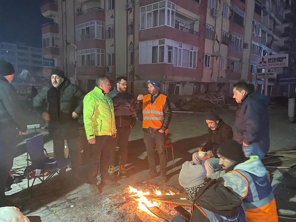 BOLU AK PARTİ TAM KADRO DEPREM BÖLGESİNDE