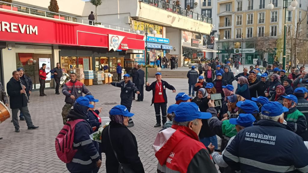 BOLU BELEDİYESİ ÇALIŞANLARI MUTLU...