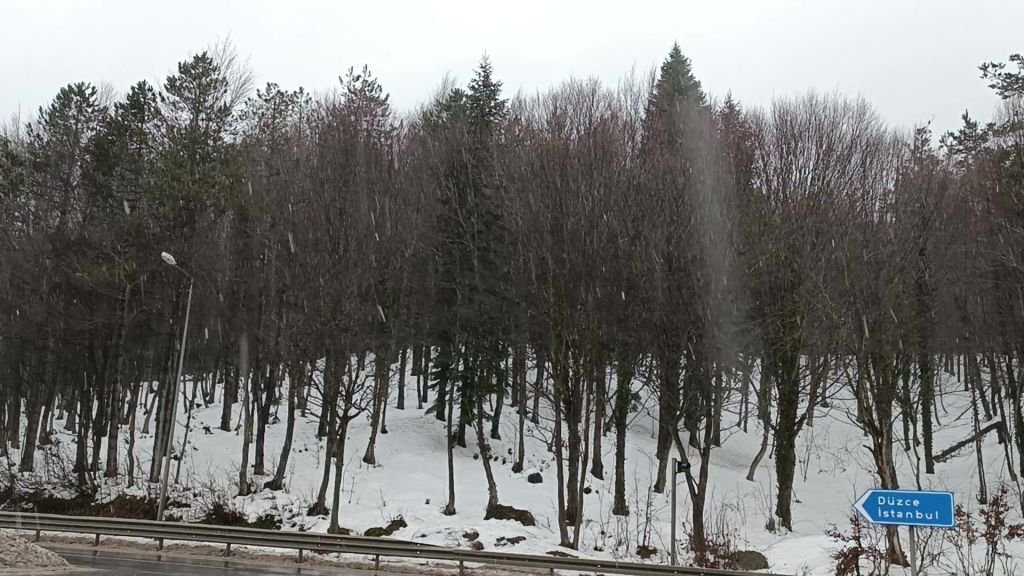 BOLU DAĞI'NDA DÜN GÜNEŞ BUGÜN KAR...