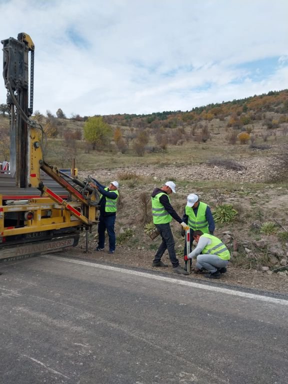 BOLU’DA 32 KİLOMETRE YOLA SICAK ASFALT SERİLDİ