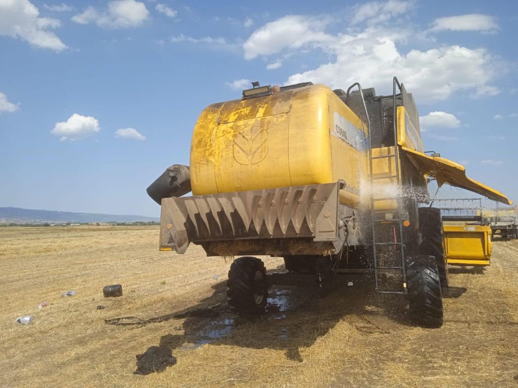 BOLU'DA BİÇERDÖVER AZ KALSIN KÜL OLUYORDU...