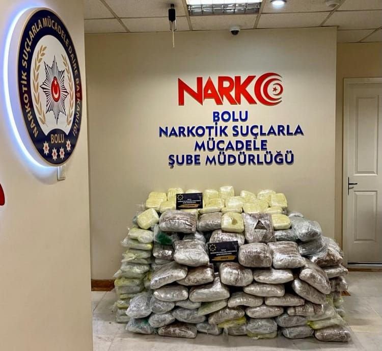 BOLU'DA BİR MİNİBÜS DOLUSU UYUŞTURUCU...