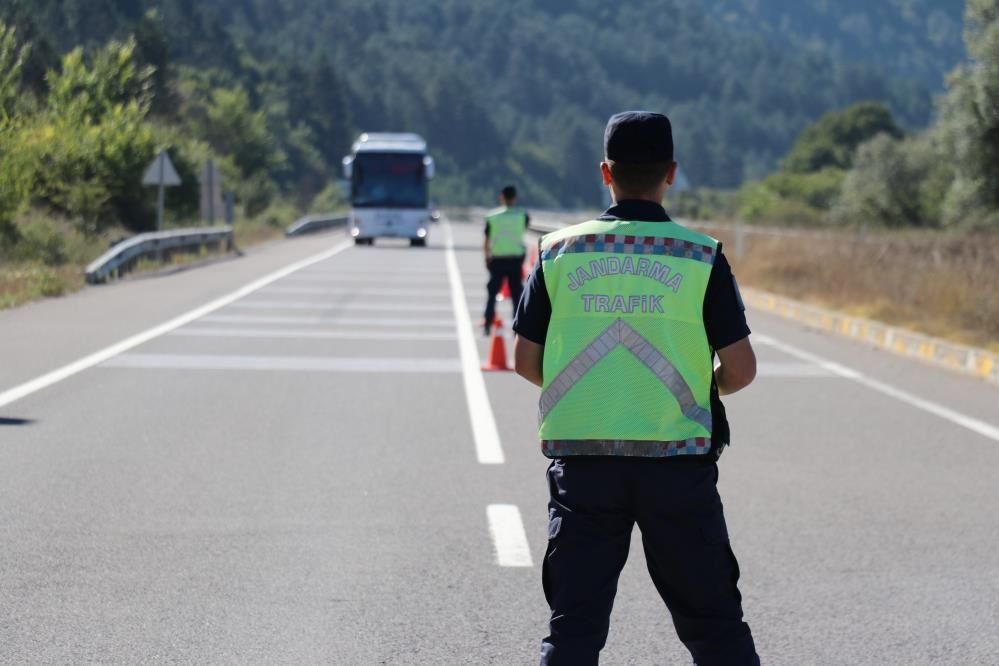 BOLU'DA CAYROKOPTERLİ DENETİM... 7 ARAÇ TRAFİKTEN MEN...