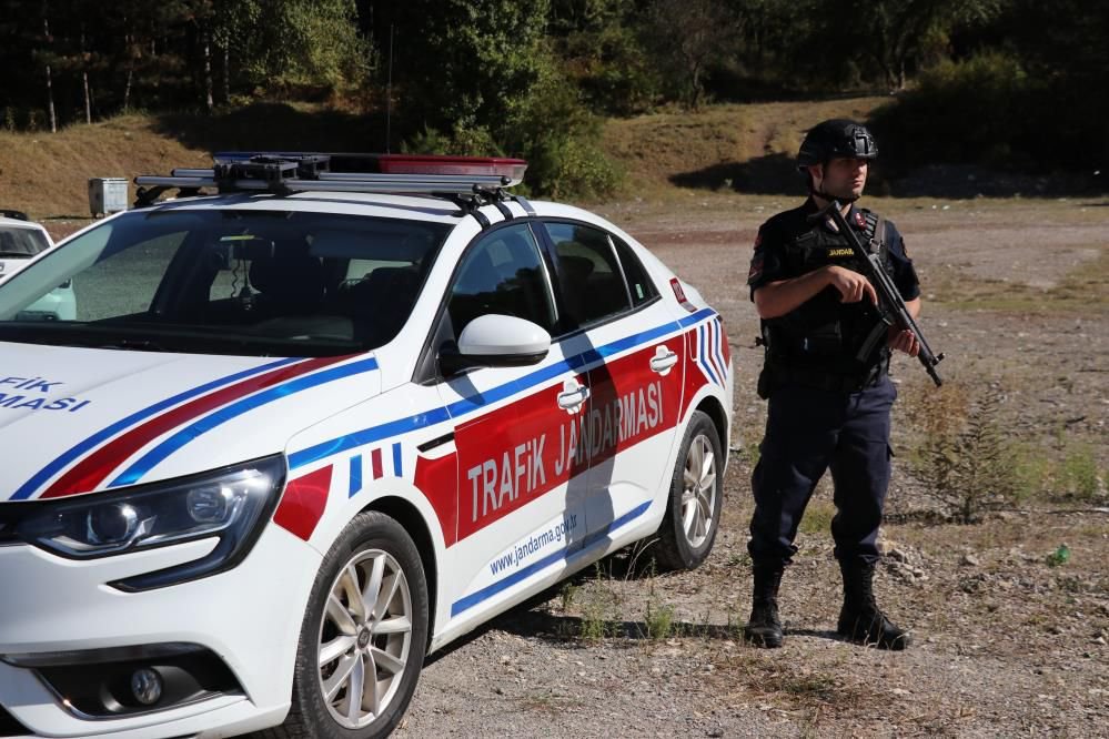 BOLU'DA CAYROKOPTERLİ DENETİM... 7 ARAÇ TRAFİKTEN MEN...