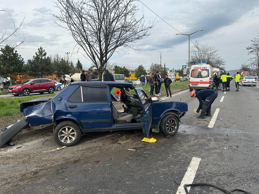 BOLU'DA FECİ KAZA... TOFAŞ MARKA ARAÇ PARAMPARÇA OLDU... 1 ÖLÜ