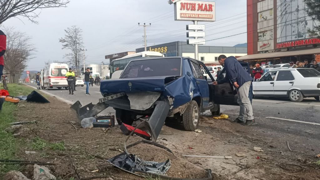 BOLU'DA FECİ KAZA... TOFAŞ MARKA ARAÇ PARAMPARÇA OLDU... 1 ÖLÜ