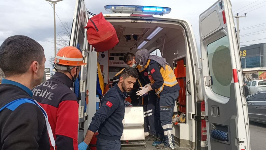 BOLU'DA FECİ KAZA... TOFAŞ MARKA ARAÇ PARAMPARÇA OLDU... 1 ÖLÜ