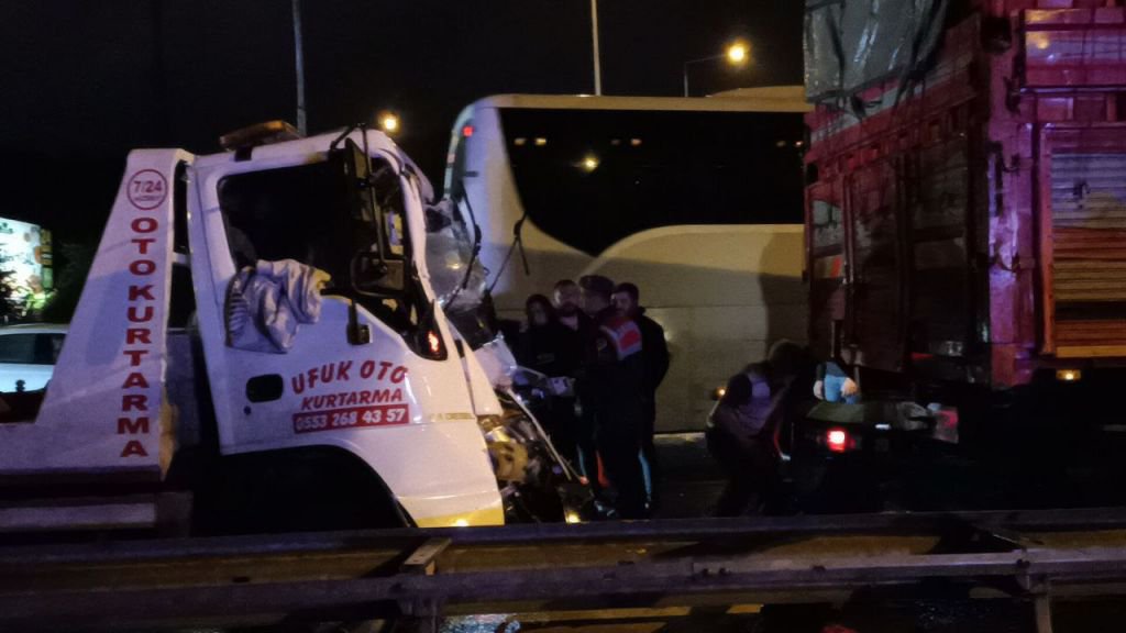 BOLU'DA GECE SAATLERİNDE FECİ KAZA... 1 YARALI