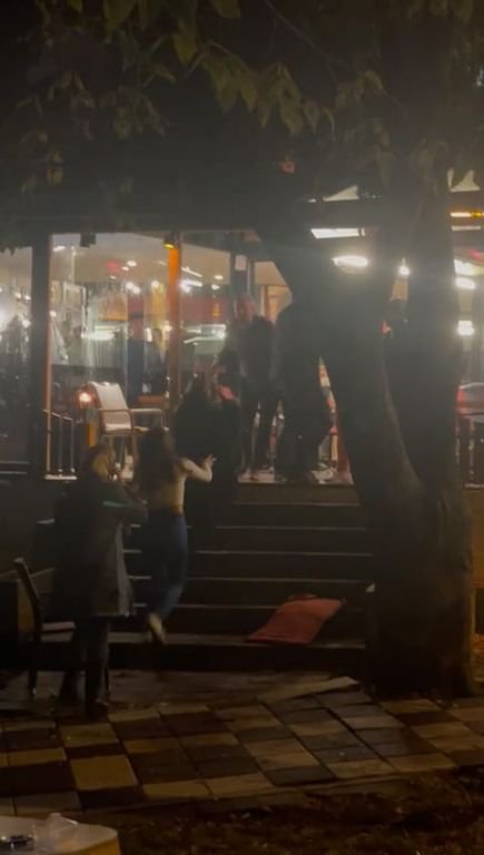 BOLU'DA KAFEDE ORTALIK KARIŞTI, TEKME TOKAT KAVGA