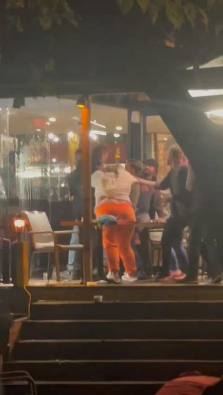 BOLU'DA KAFEDE ORTALIK KARIŞTI, TEKME TOKAT KAVGA