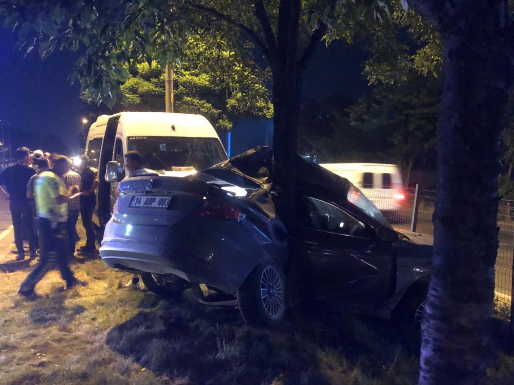 BOLU'DA KORKUNÇ KAZA, ARAÇ HURDAYA DÖNDÜ.. MUCİZE KURTULUŞ...