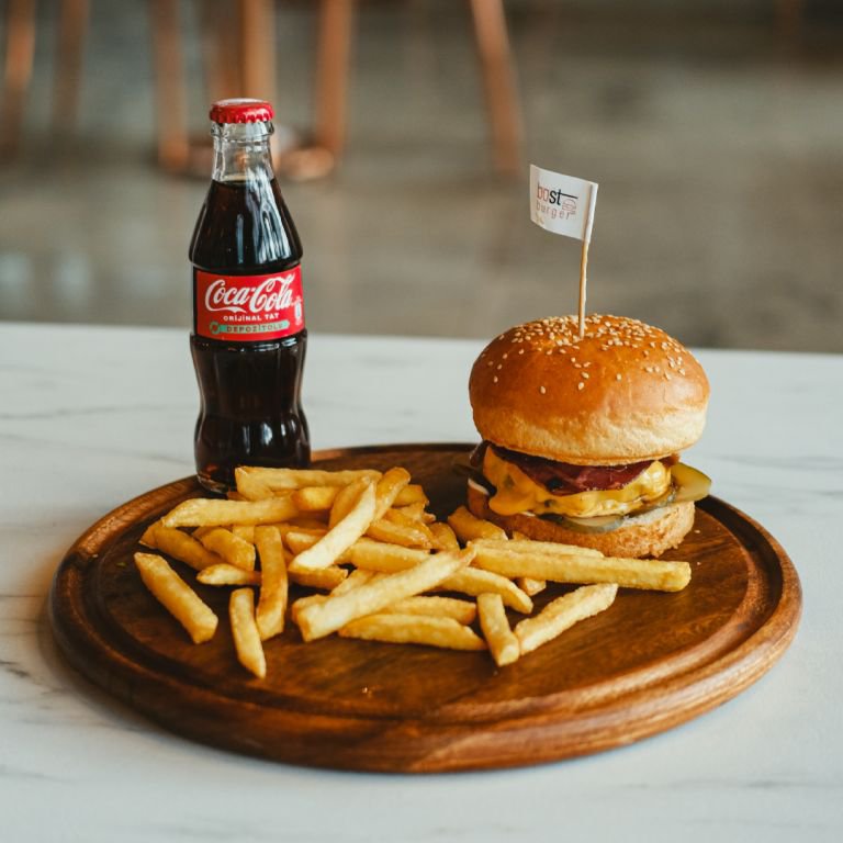 BOLU’DA LEZZET TUTKUNLARININ YENİ MEKANI: BOST BURGER!