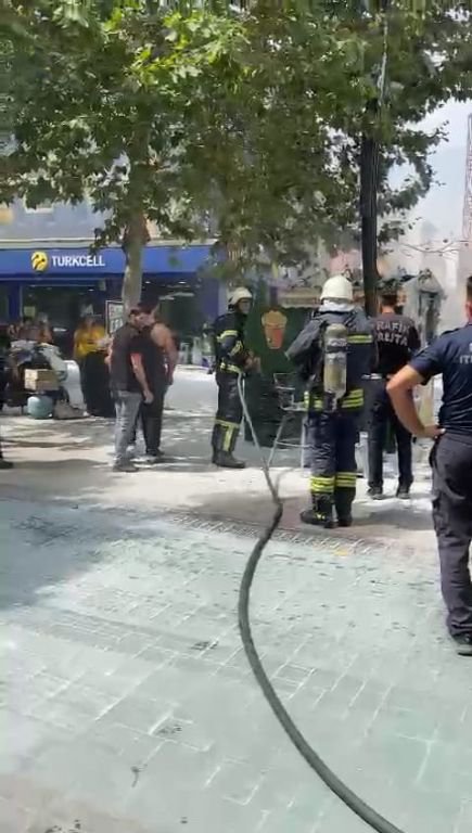 BOLU'DA MISIRCI DÜKKANI ALEV TOPUNA DÖNDÜ...