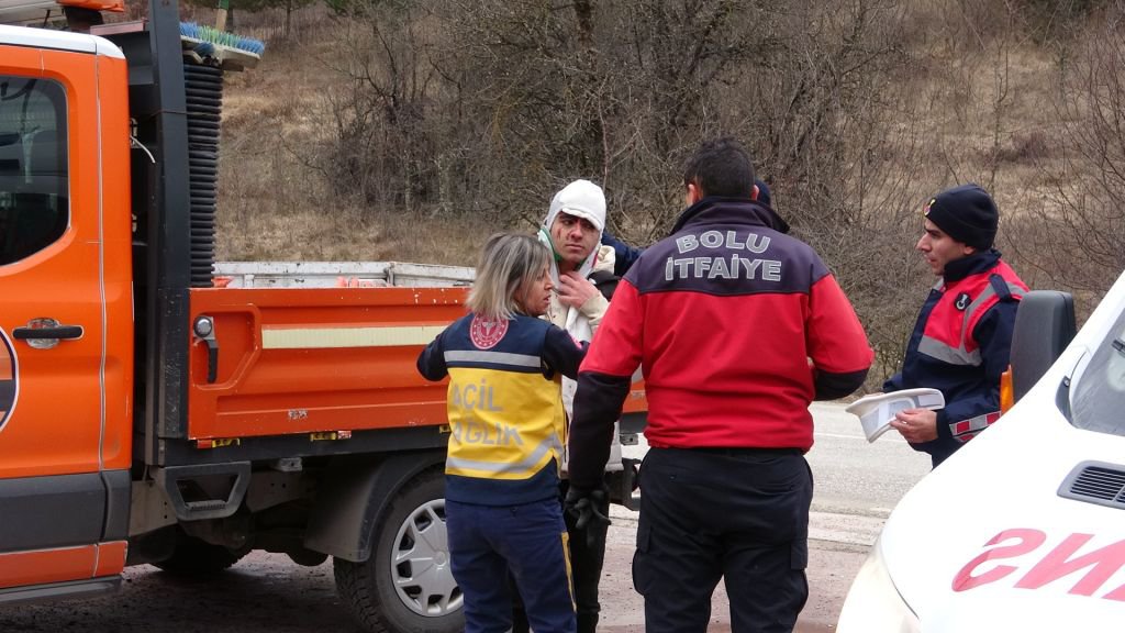 BOLU’DA OTOMOBİL DEREYE UÇTU