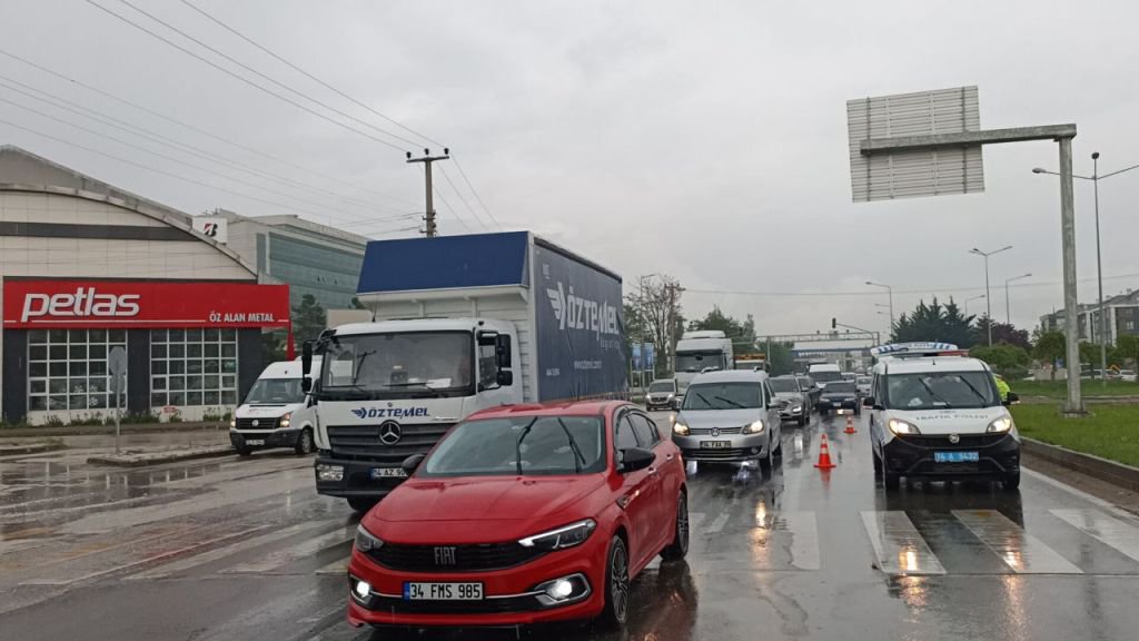 BOLU'DA SANAYİ IŞIKLARINDA KAZA: 1 YARALI