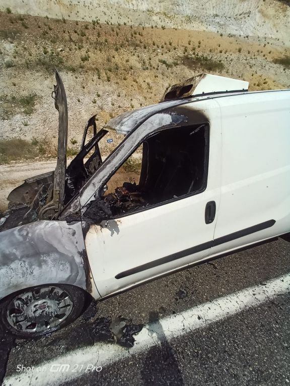 BOLU'DA SICAK HAVADA SOĞUK HAVA DEPOLU TİCARİ ARAÇ ALEVLER İÇİNDE KALDI...