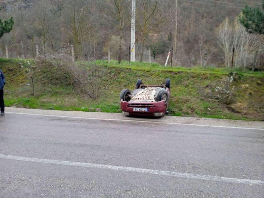 BOLU'DA YOLDAN ÇIKTI, TAKLA ATTI...