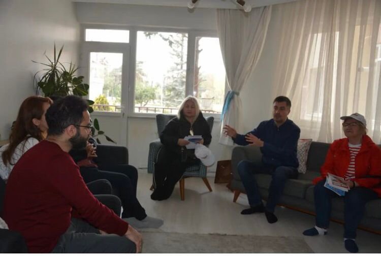 BURAK COP ÖĞRENCİSİN EVİNE MİSAFİR OLDU