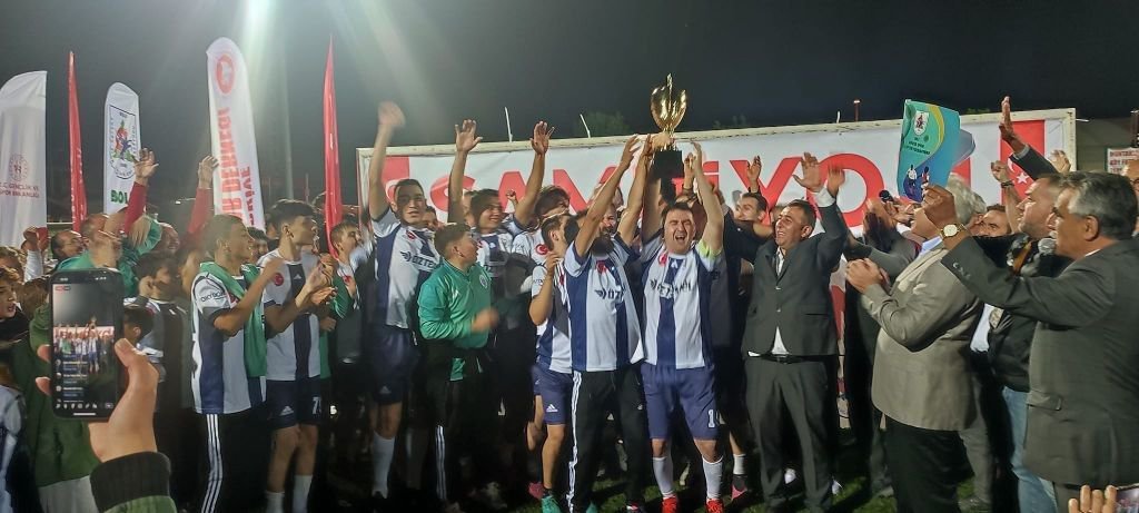 BÜYÜK TURNUVANIN ŞAMPİYONU BANAZ KÖYÜ...