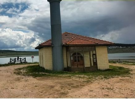 CAMİNİN BAKIMSIZLIĞI GÖRENLERİ ÜZÜYOR...