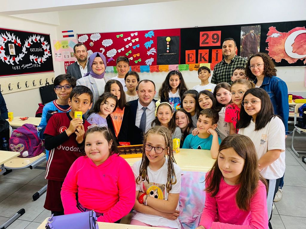 İSMAİL AKGÜL ÇOCUKLARLA ÇOCUK OLDU...