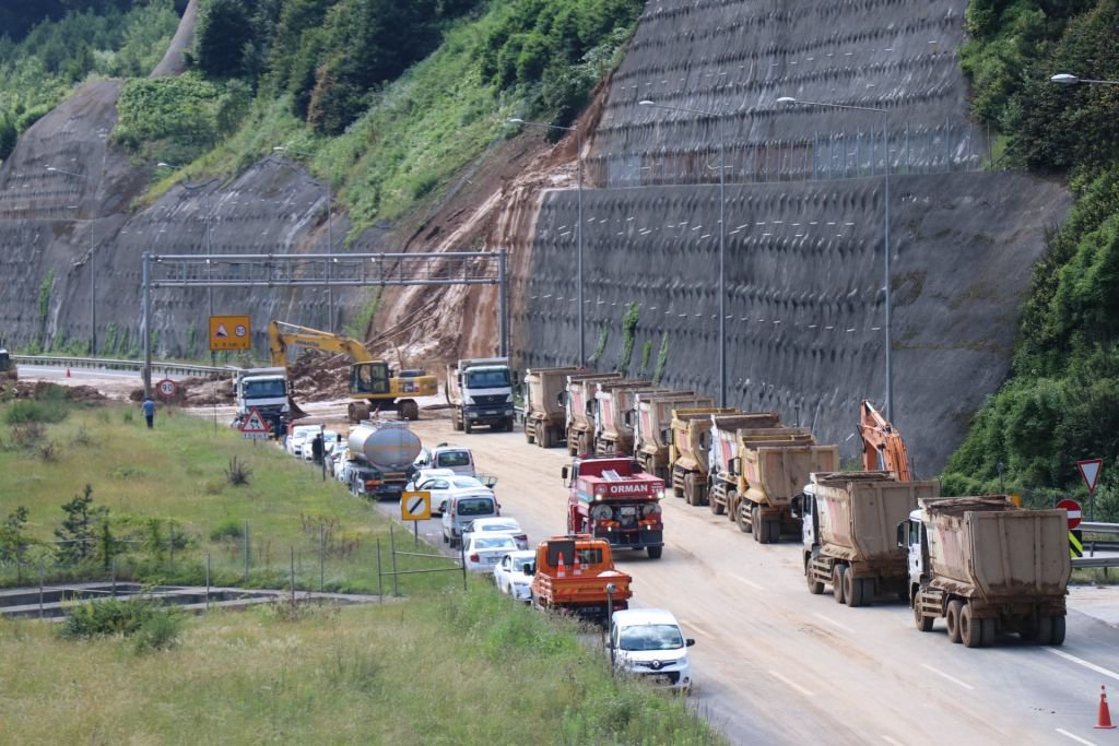 DEVLET TÜM İMKANLARIYLA ÇALIŞIYOR...