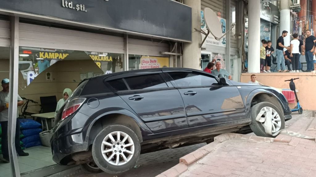 EL FRENİNİ ÇEKMEYİ UNUTTU ORTALIK KARIŞTI...