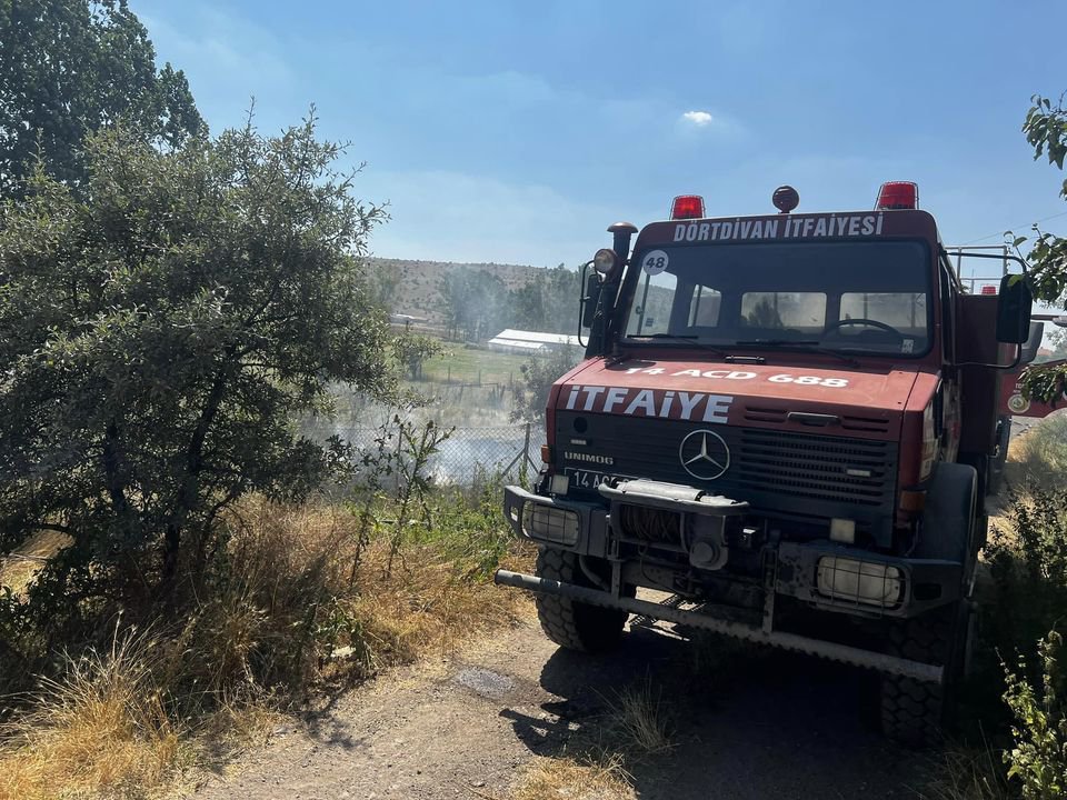 ELEKTRİK KABLOSUNDAN OT YANGINI ÇIKTI...