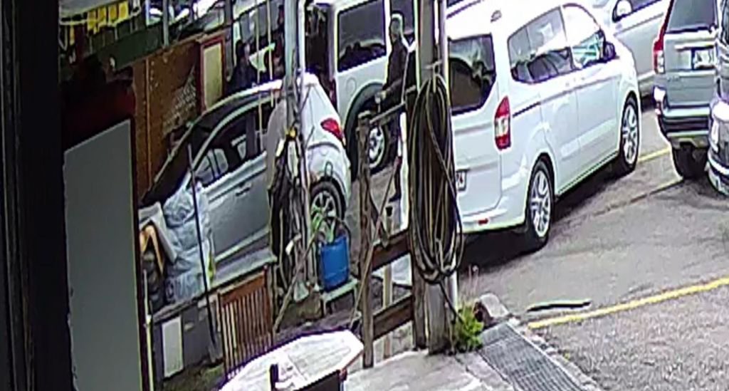 YUMRUKLAR HAVADA UÇUŞTU...ORTALIK KARIŞTI... 1 YARALI