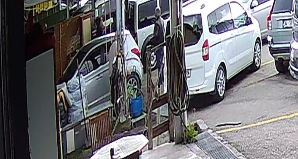 YUMRUKLAR HAVADA UÇUŞTU...ORTALIK KARIŞTI... 1 YARALI