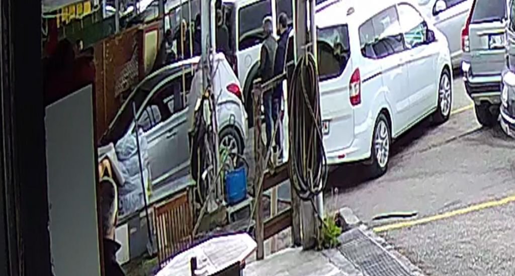 YUMRUKLAR HAVADA UÇUŞTU...ORTALIK KARIŞTI... 1 YARALI