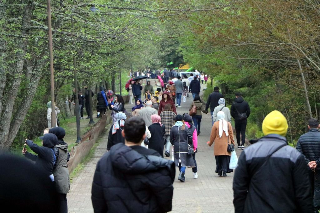 GÖLCÜK HAFTA SONU DOLDU TAŞTI...