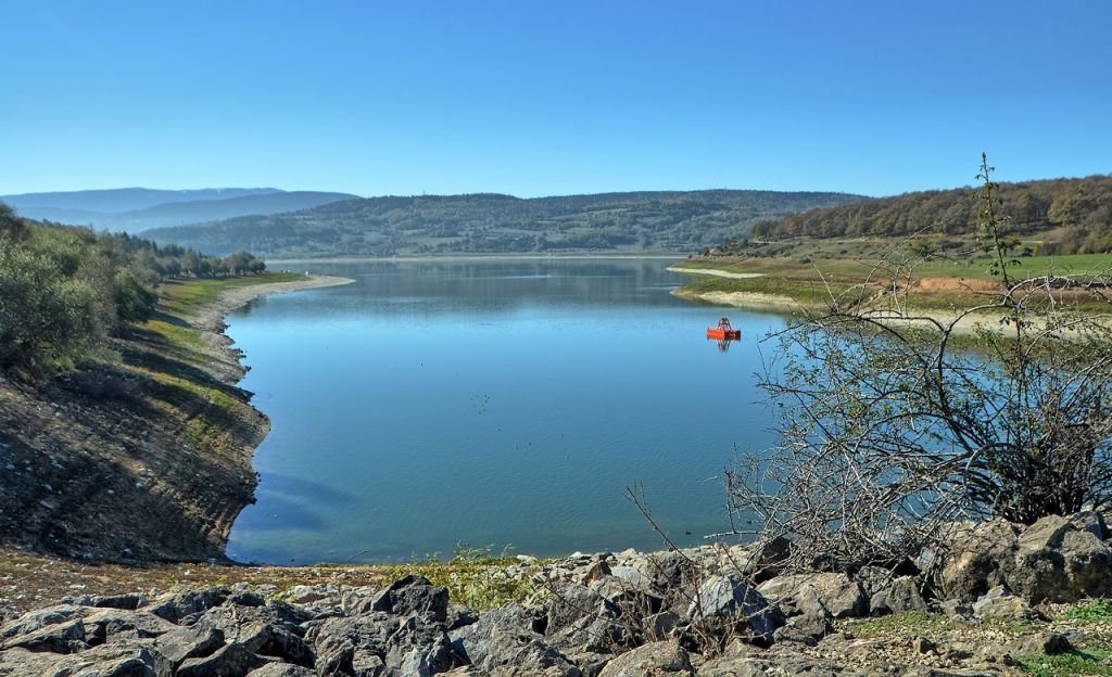 GÖLKÖY BARAJI GÖLÜ'NDE SU SEVİYESİ DÜŞTÜ