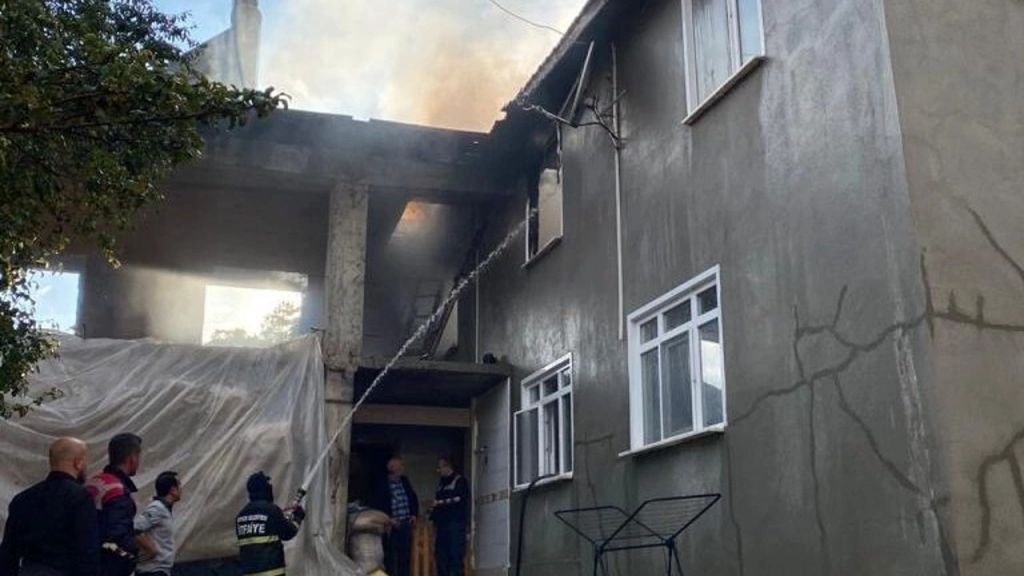 GÖYNÜK'TE YANGIN EV KULLANILMAZ HALE GELDİ