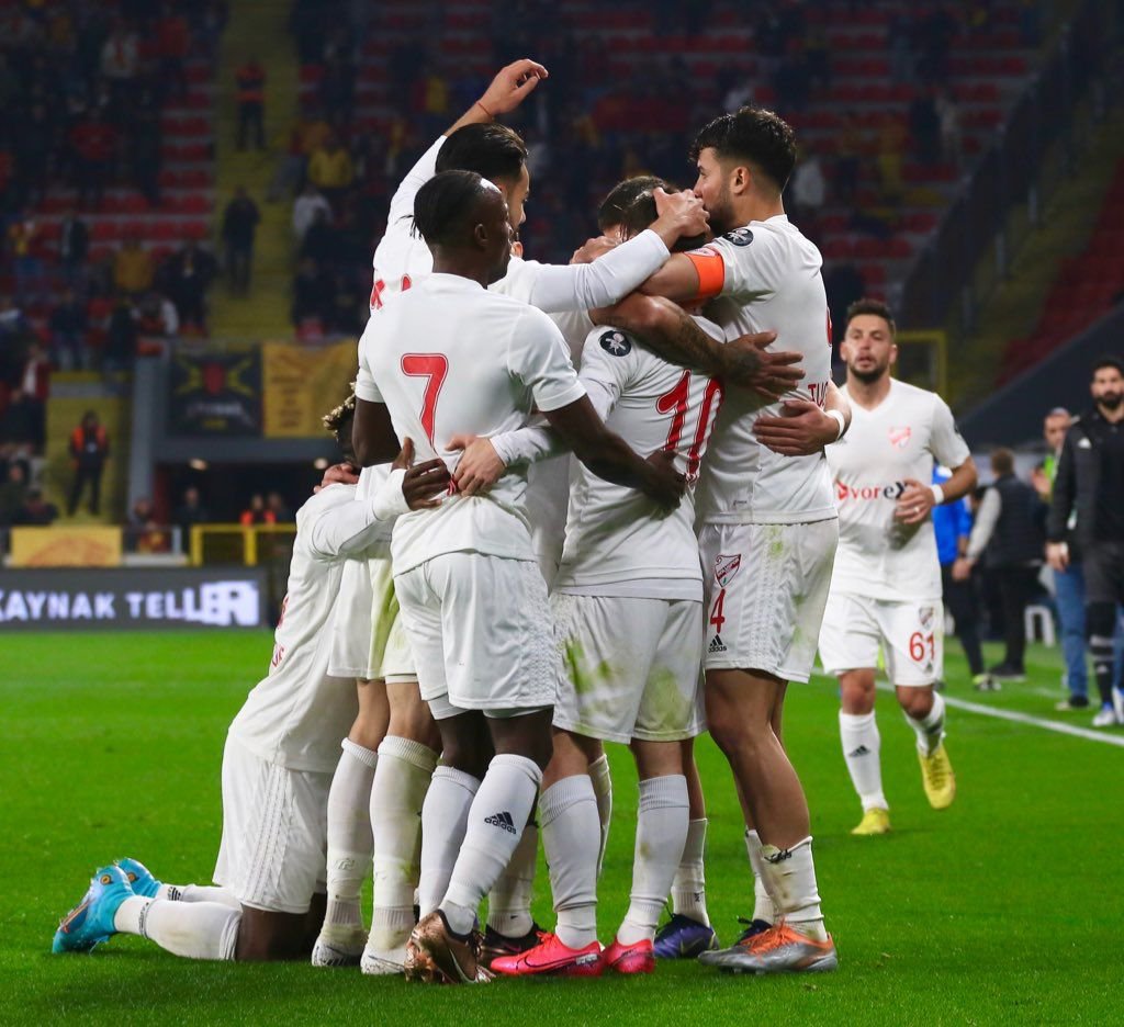 İZMİR’DE 3 PUAN KAÇTI