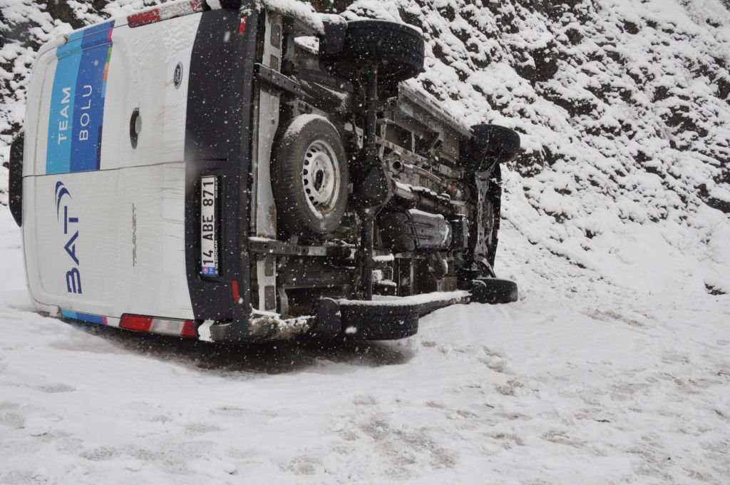 KAR ŞİDDETİNİ ARTIRIYOR... KAZALAR BERABERİNDE GELİYOR