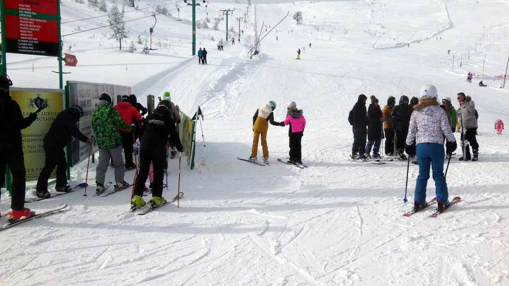 KARTALKAYA'DA YARIYIL TATİLİ YOĞUNLUĞU