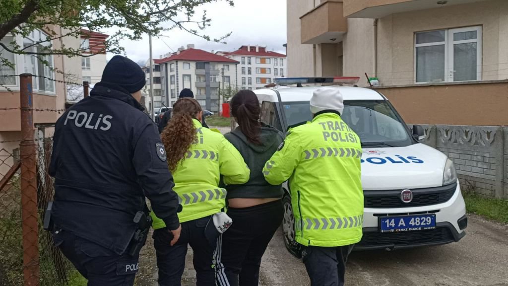 KAZA YAPTI KENDİNİ ARACA KİLİTLEDİ....